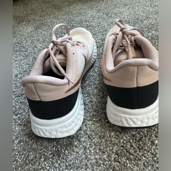 Nike Revolution 5 Women’s Barely Rose Running Shoes BQ3207-600 Size US 8.5 - Picture 3 of 7
